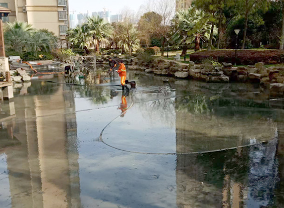 濂溪景观池淤泥清理