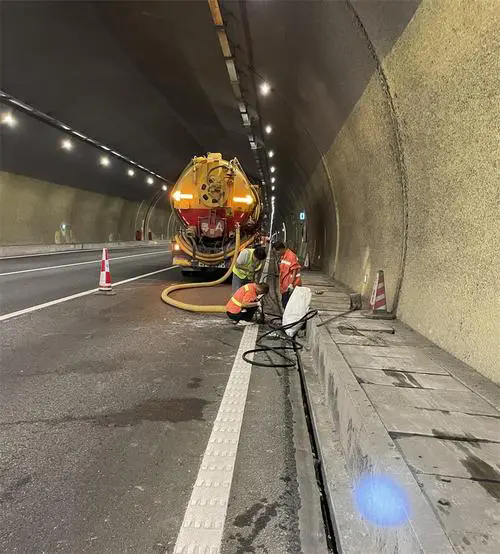 濂溪隧道排水渠清淤